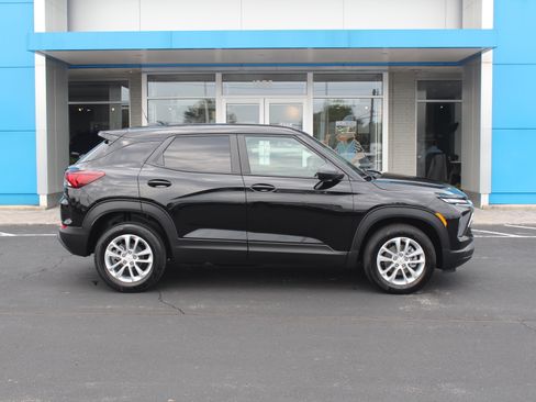 New 2026 Chevrolet TrailBlazer LS w/ LS Convenience Package AWD/4WD image 3