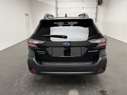 Used 2025 Subaru Outback Premium image 7