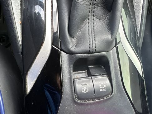 Used 2020 Toyota Corolla SE w/ SE Premium Package FWD image 9
