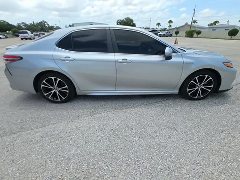 Used 2018 Toyota Camry SE w/ Audio Package FWD image 3