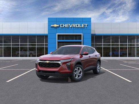 Used 2024 Chevrolet Trax LS w/ LS Convenience Package FWD image 8