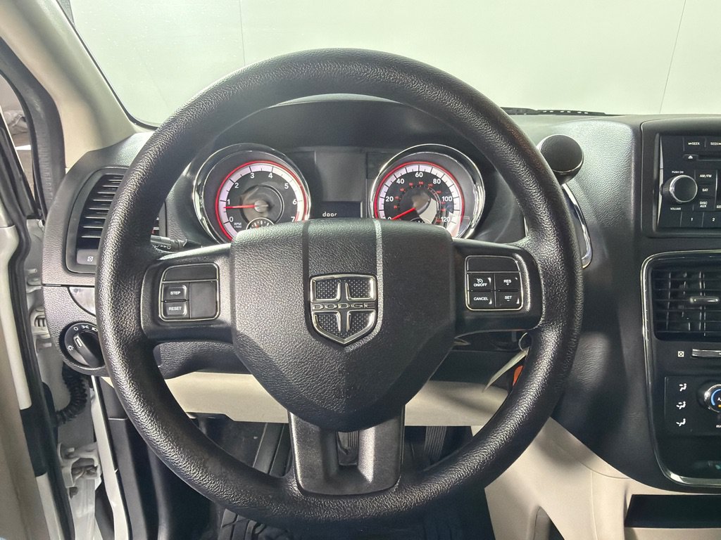 Used 2016 Dodge Grand Caravan SXT FWD image 14