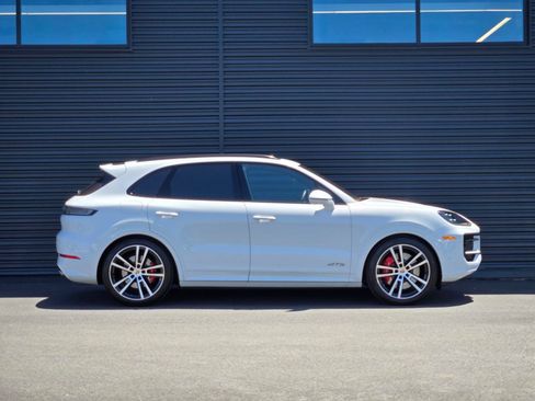 Certified 2026 Porsche Cayenne GTS AWD/4WD image 9