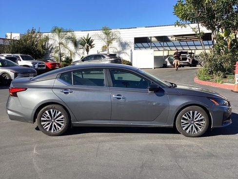 Used 2025 Nissan Altima 2.5 SV image 3