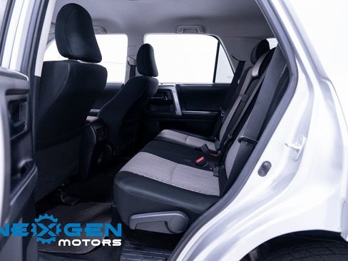 Used 2020 Toyota 4Runner SR5 AWD/4WD image 37