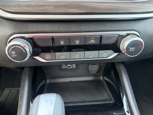 Used 2024 Nissan Altima 2.5 SV FWD image 18