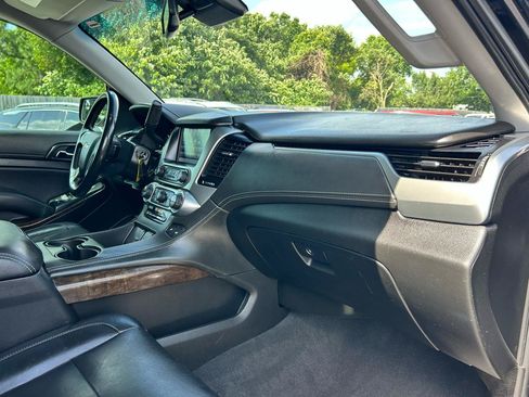 Used 2019 Chevrolet Suburban LT AWD/4WD image 8