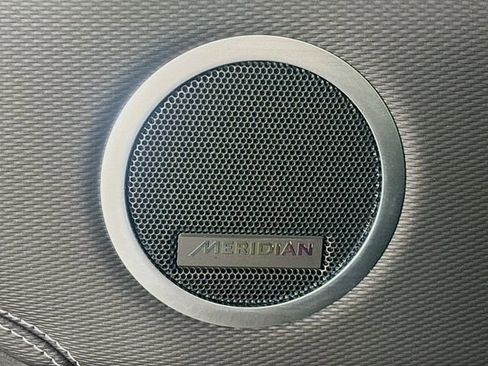 Used 2024 Land Rover Discovery Dynamic SE image 21