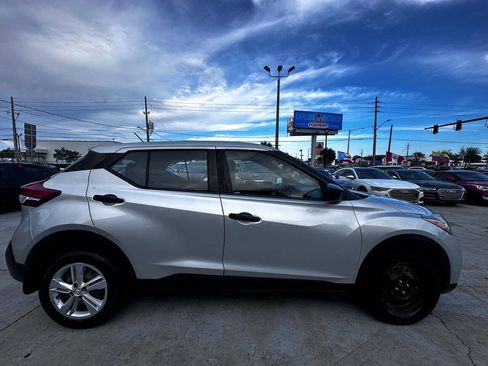 Used 2020 Nissan Kicks S FWD image 4