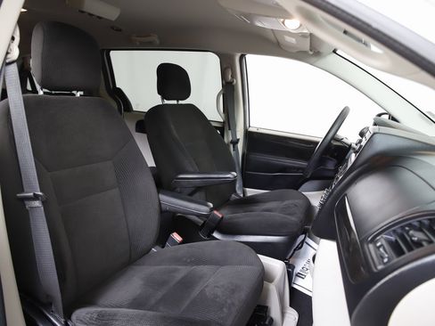 Used 2016 Dodge Grand Caravan SE w/ Quick Order Package 29E SE image 7