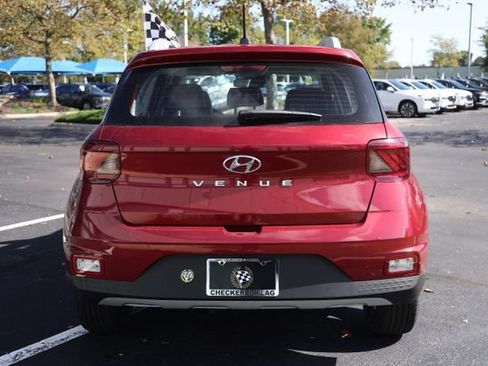 New 2025 Hyundai Venue Limited image 3