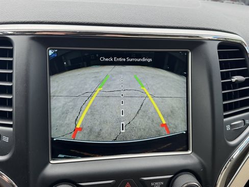Used 2018 Jeep Grand Cherokee Limited AWD/4WD image 8