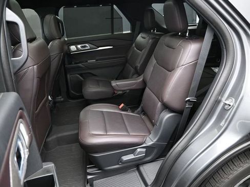 Certified 2025 Ford Explorer Platinum image 10