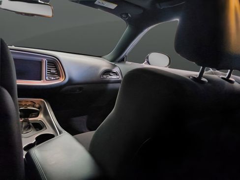 Used 2019 Dodge Challenger R/T Scat Pack w/ Shaker Package image 31