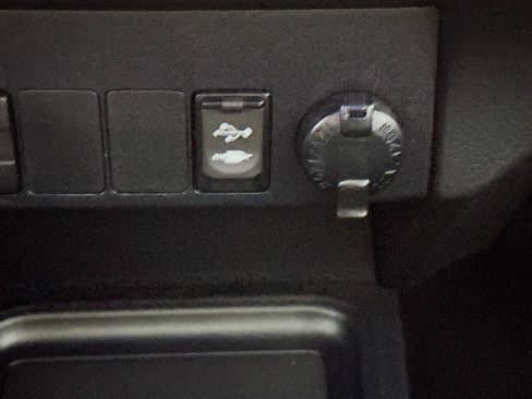 Used 2018 Toyota RAV4 Limited FWD image 26