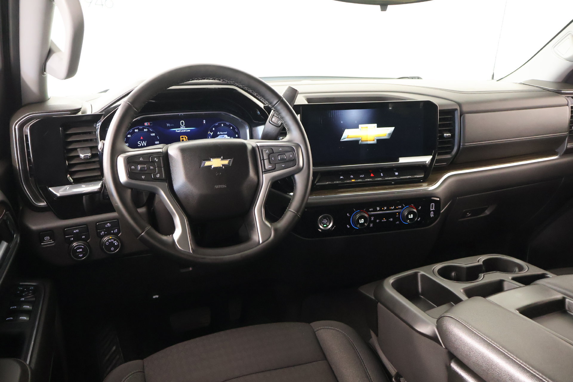 Used 2024 Chevrolet Silverado 1500 LT AWD/4WD image 2