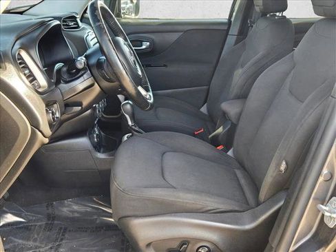 Used 2017 Jeep Renegade Latitude image 17