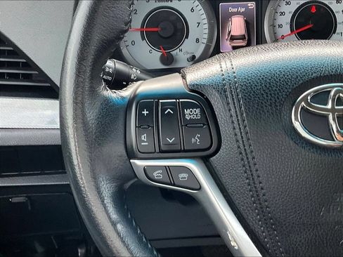 Used 2016 Toyota Sienna SE FWD image 11