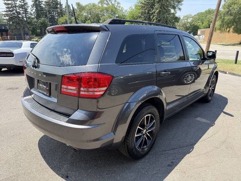 Used 2018 Dodge Journey SE w/ Connectivity Group FWD image 4
