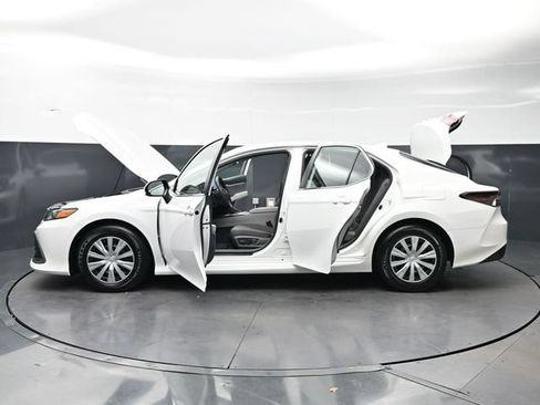 Used 2022 Toyota Camry LE FWD image 37