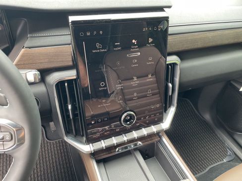 New 2026 GMC Acadia Denali Ultimate FWD image 18