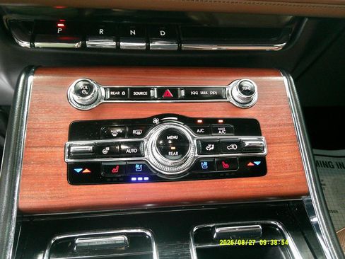 Used 2023 Lincoln Aviator Reserve w/ Equipment Group 201A RWD image 21