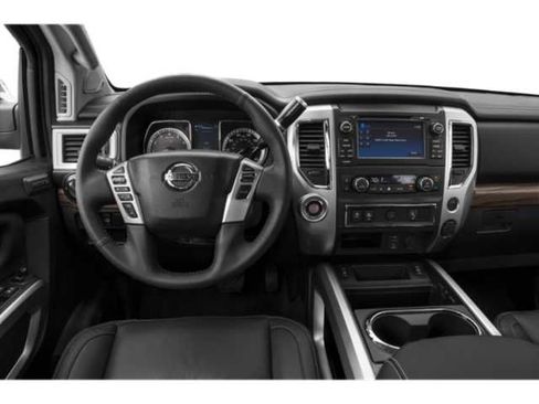 Used 2018 Nissan Titan SL image 4