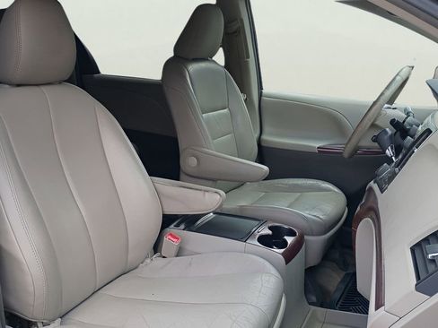 Used 2012 Toyota Sienna XLE FWD image 20
