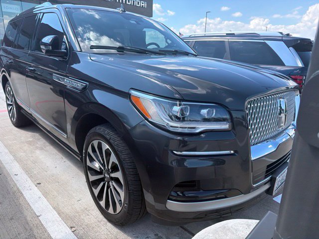 Used 2023 Lincoln Navigator Reserve RWD image 2