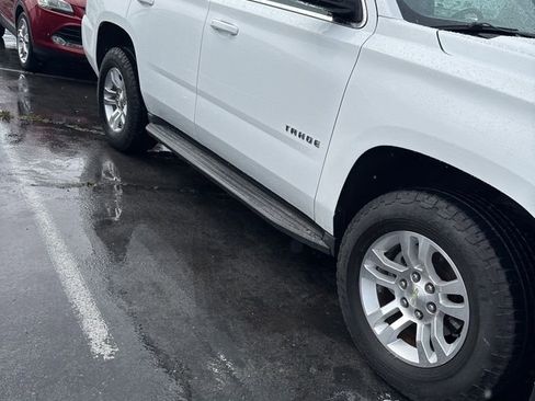 Used 2017 Chevrolet Tahoe LT w/ Luxury Package RWD image 2