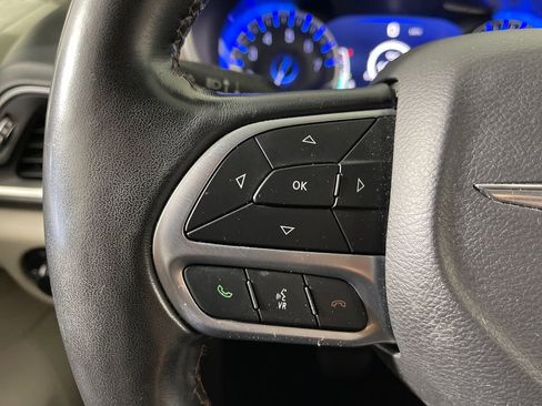 Used 2019 Chrysler Pacifica Touring-L Plus w/ Advanced Safetytec Group FWD image 28
