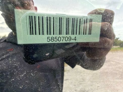 Used 2025 Chrysler Pacifica Select FWD image 7