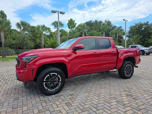 Used 2025 Toyota Tacoma TRD Sport RWD image 3