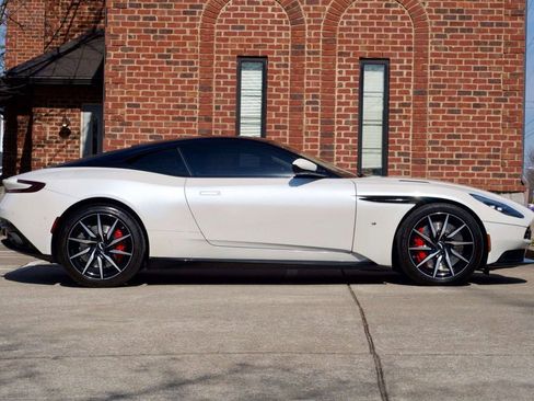 Used 2017 Aston Martin DB11 V12 RWD image 4