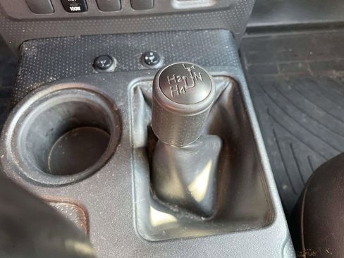 Used 2012 Toyota FJ Cruiser 4WD image 41