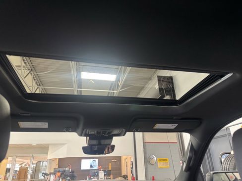 Used 2025 GMC Sierra 1500 AT4 w/ AT4 Premium Package image 13