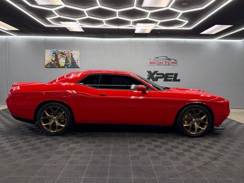 Used 2019 Dodge Challenger R/T RWD image 17