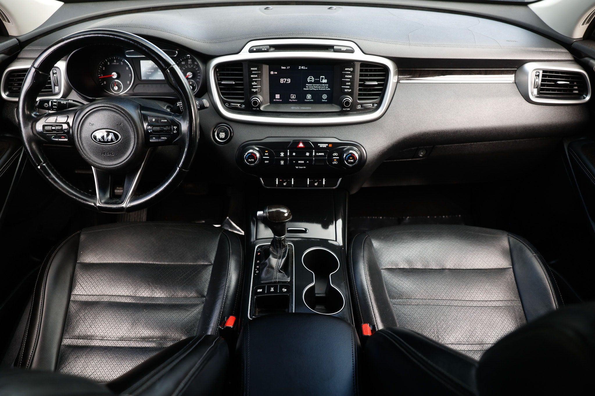 Used 2017 Kia Sorento AWD w/ LX Convenience Package image 2