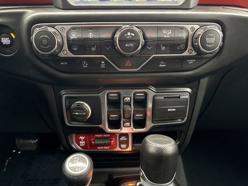 Used 2022 Jeep Gladiator Rubicon w/ LED Lighting Group AWD/4WD image 17
