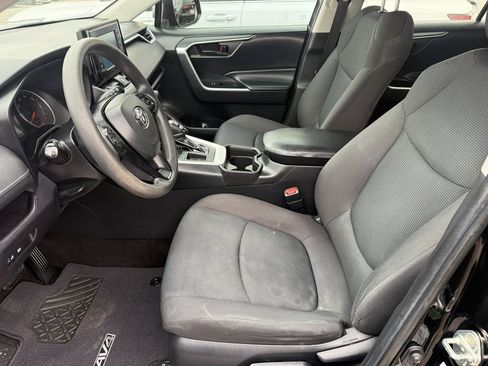 Used 2019 Toyota RAV4 LE image 20
