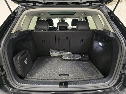 Used 2025 Volkswagen Taos SE image 18