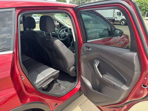 Used 2017 Ford Escape SE w/ SE Cold Weather Package AWD/4WD image 15