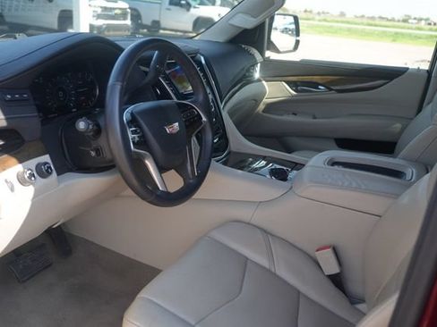 Used 2018 Cadillac Escalade Luxury AWD/4WD image 10