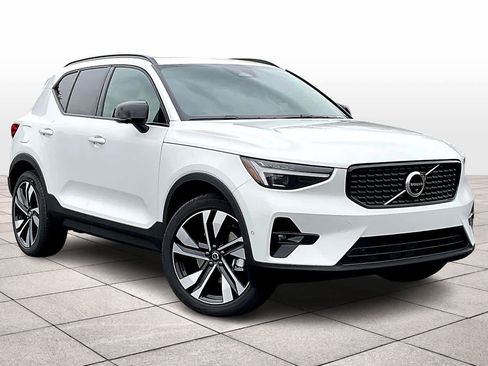 New 2026 Volvo XC40 B4 Plus w/ Climate Package image 2