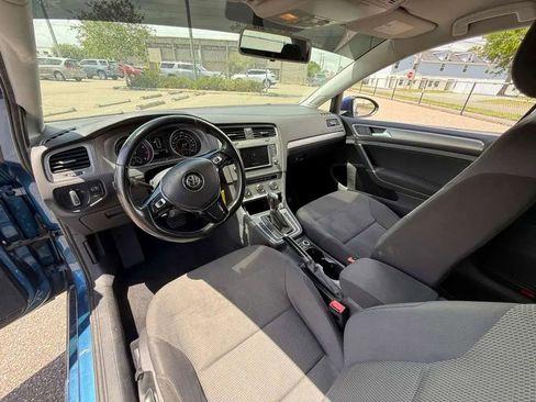 Used 2016 Volkswagen Golf S image 11