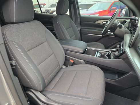 Used 2025 Chevrolet Traverse LT w/ Driver Confidence Package FWD image 27