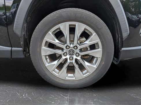 Used 2021 Toyota RAV4 XLE Premium FWD image 10