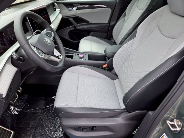 New 2026 Volkswagen Tiguan SE R-Line FWD image 6