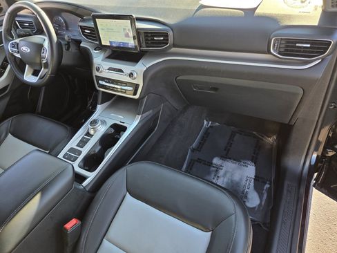 Certified 2022 Ford Explorer XLT w/ Equipment Group 202A image 17