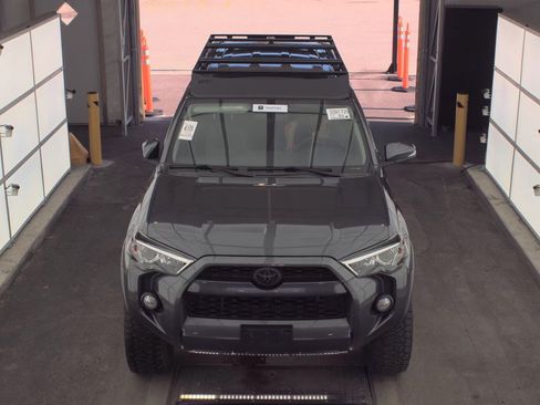 Used 2018 Toyota 4Runner SR5 Premium AWD/4WD image 2